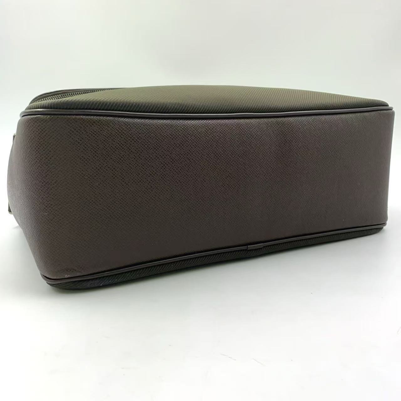 LOUIS VUITTON TAIMYR TAIGA GRIZZLY BEAR SHOULDER BAG
