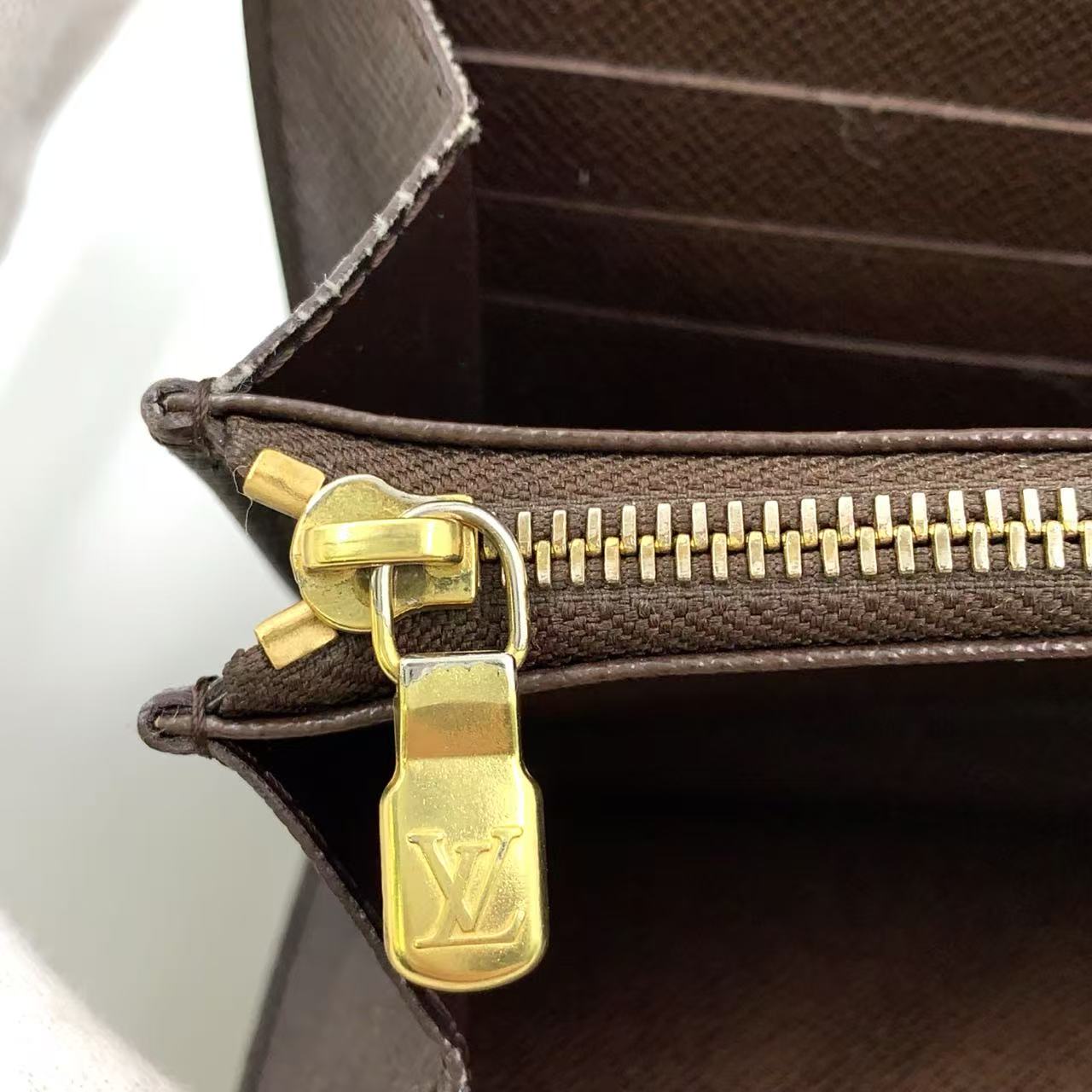 LOUIS VUITTON SARAH WALLET IN DAMIER EBENE CANVAS